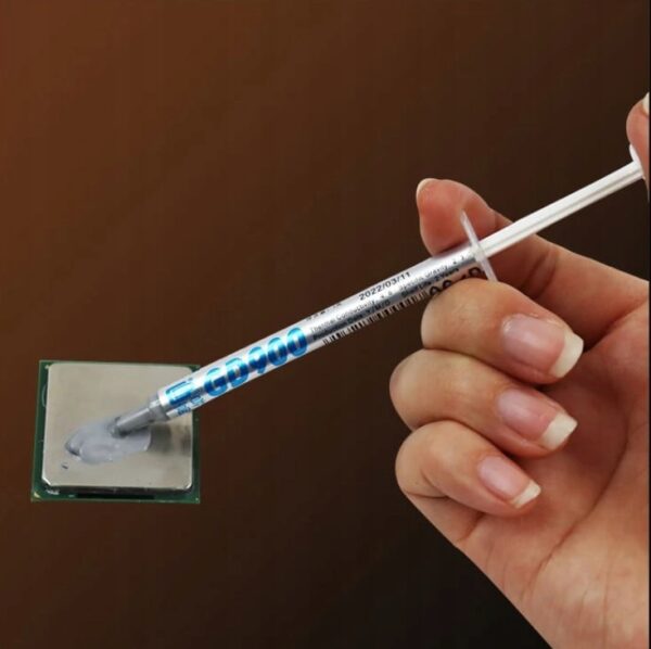 Pasta termoprzewodząca GD900 Pasta termoprzewodząca GD900 w użyciu z chłodzeniem CPU